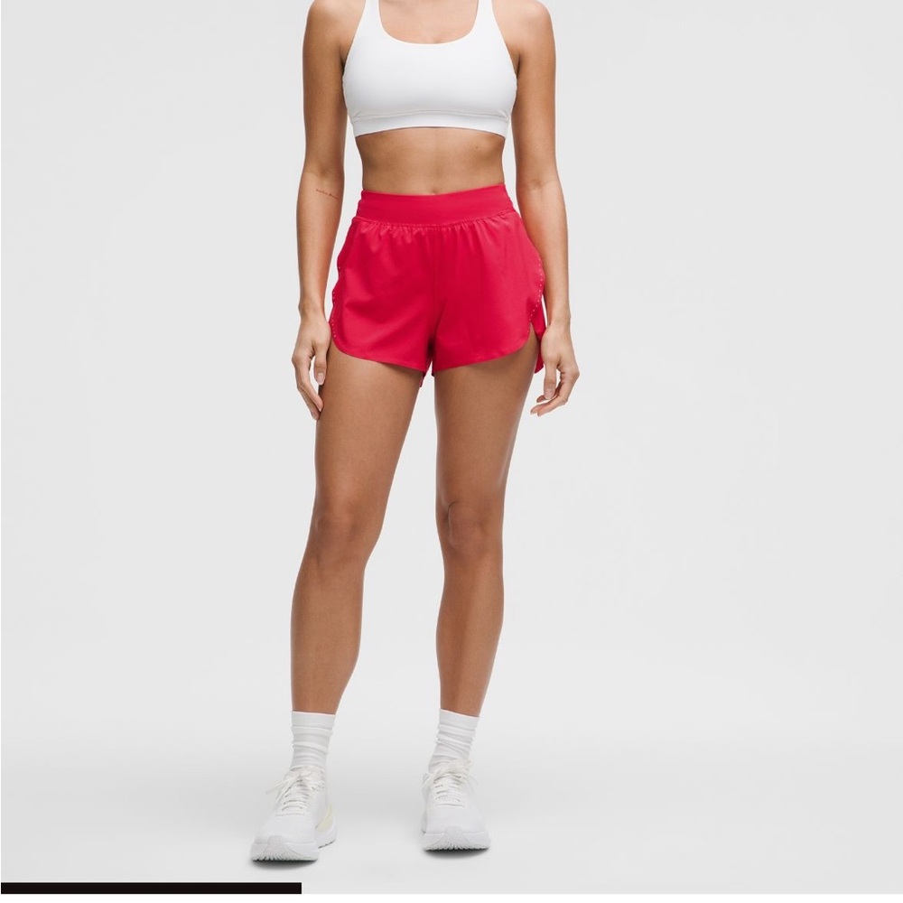 Fast and Free High-Rise Classic-Fit
Split Short 3"